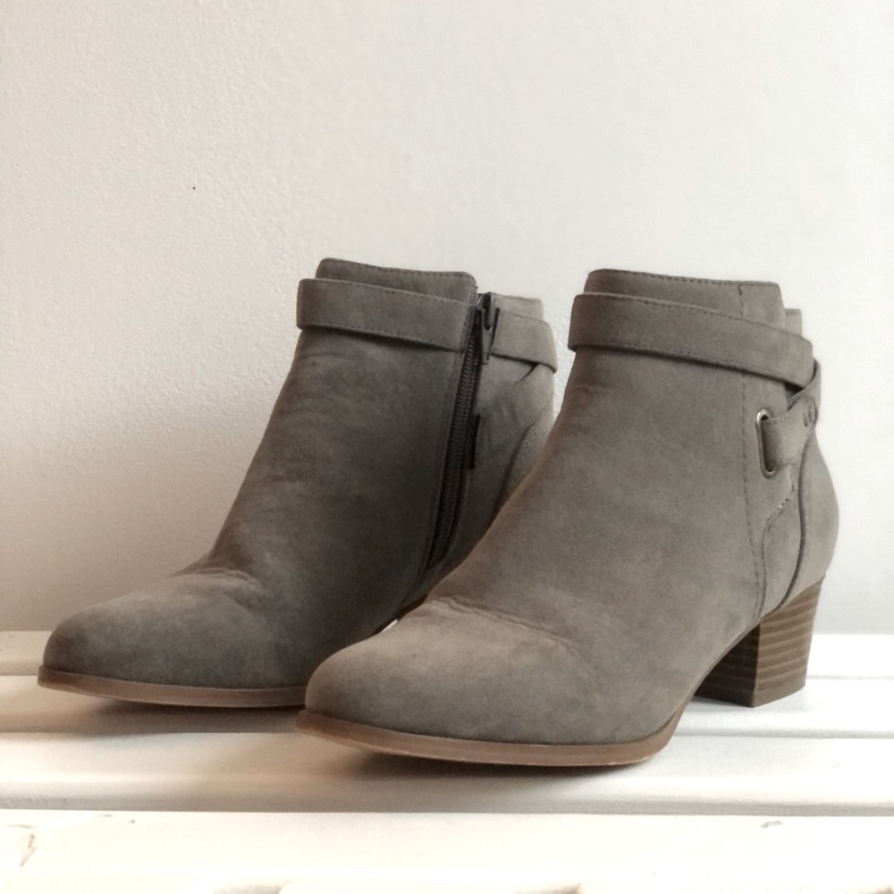 Giana Bernini Gray Suede-like Booties
